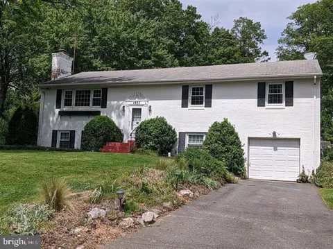 4837 Randolph Drive, Annandale, VA MLS: VAFX2260316