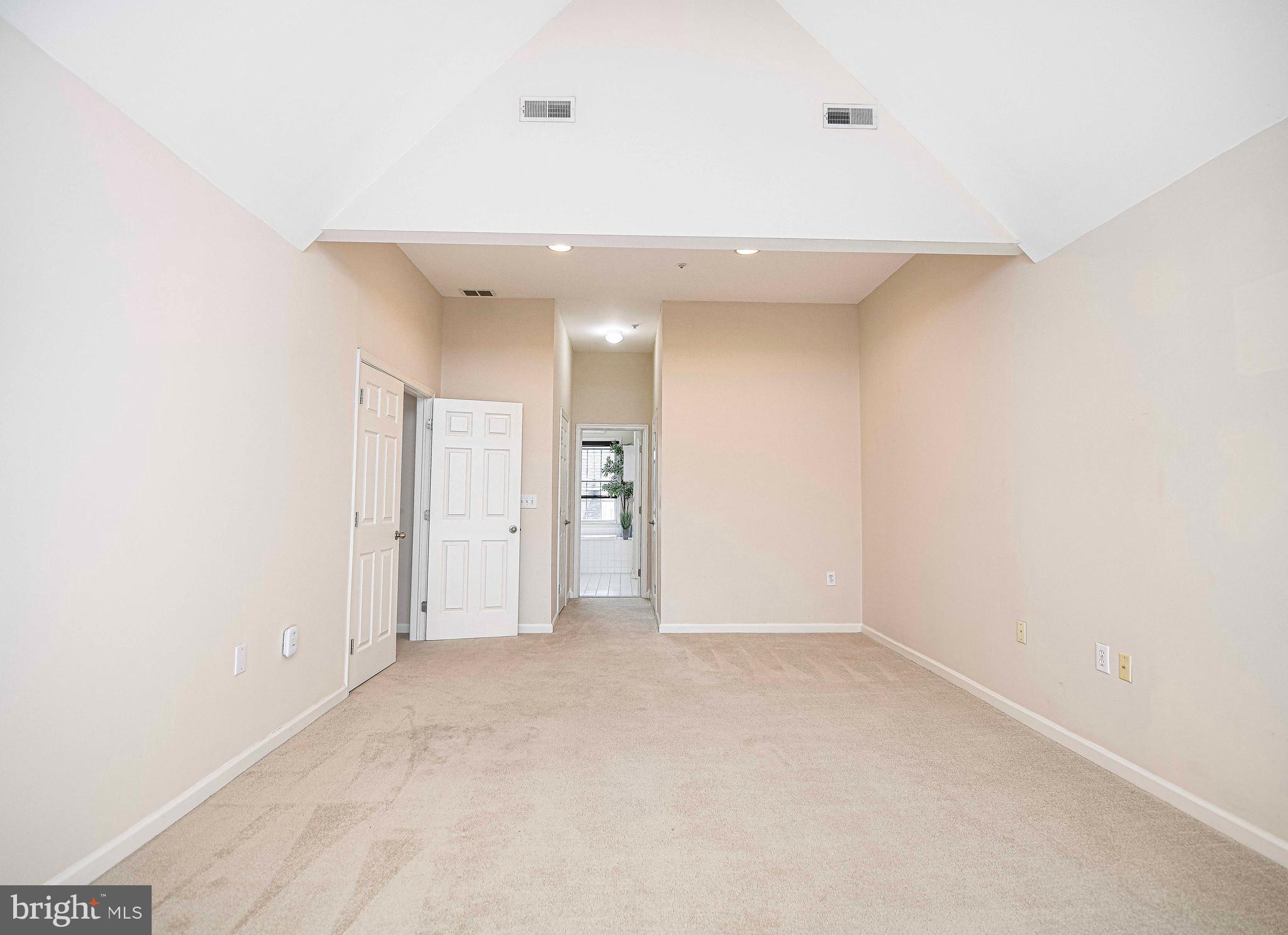 SENECA POINTE - Residential