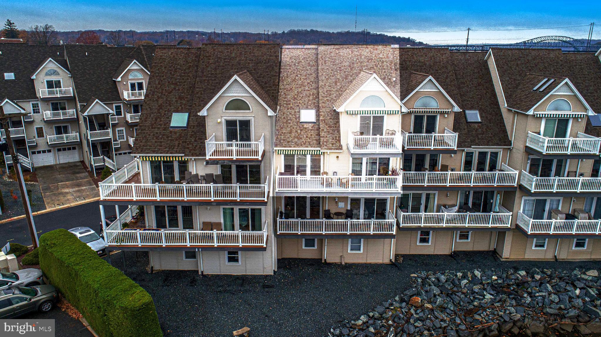 SENECA POINTE - Residential