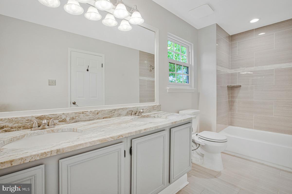 HUNT CLUB ESTATES - Residential