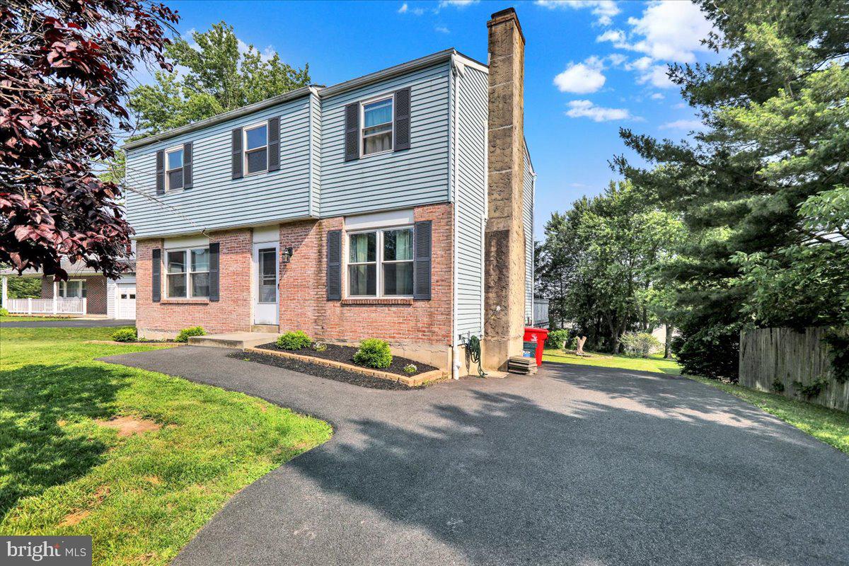 1048 ACORN WAY