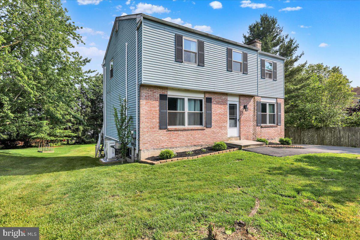 1048 ACORN WAY