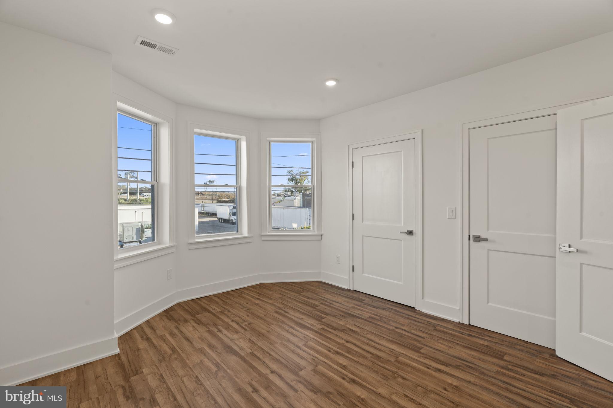 PORT RICHMOND - Residential