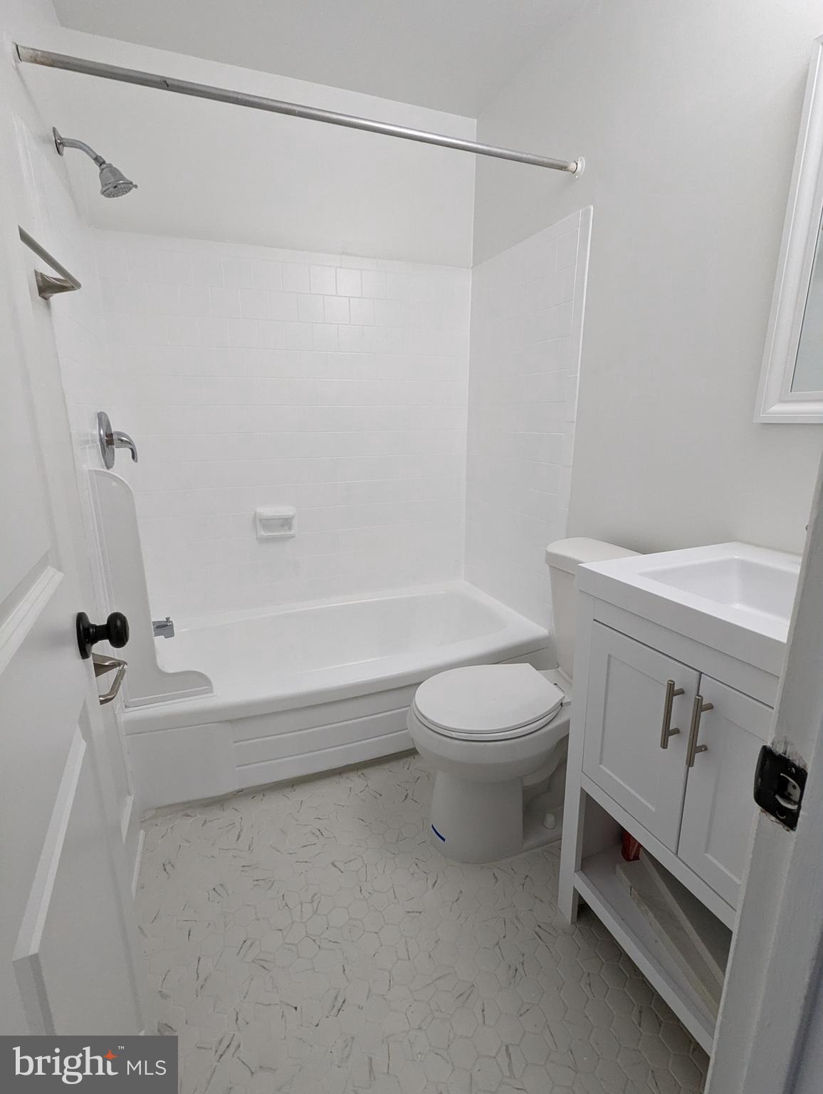 HOLLY HILL CONDOMINIUMS - Residential Lease