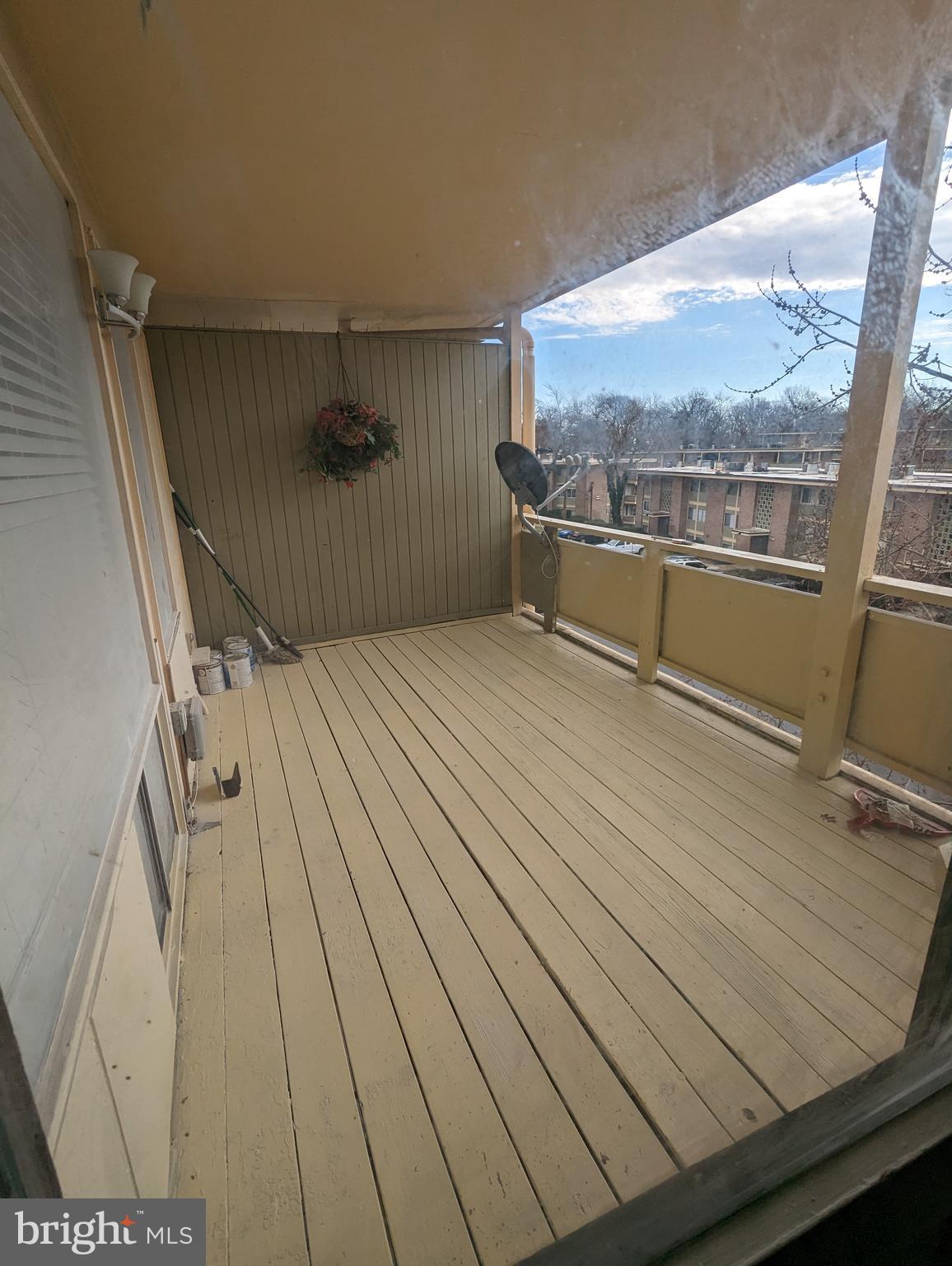 HOLLY HILL CONDOMINIUMS - Residential Lease