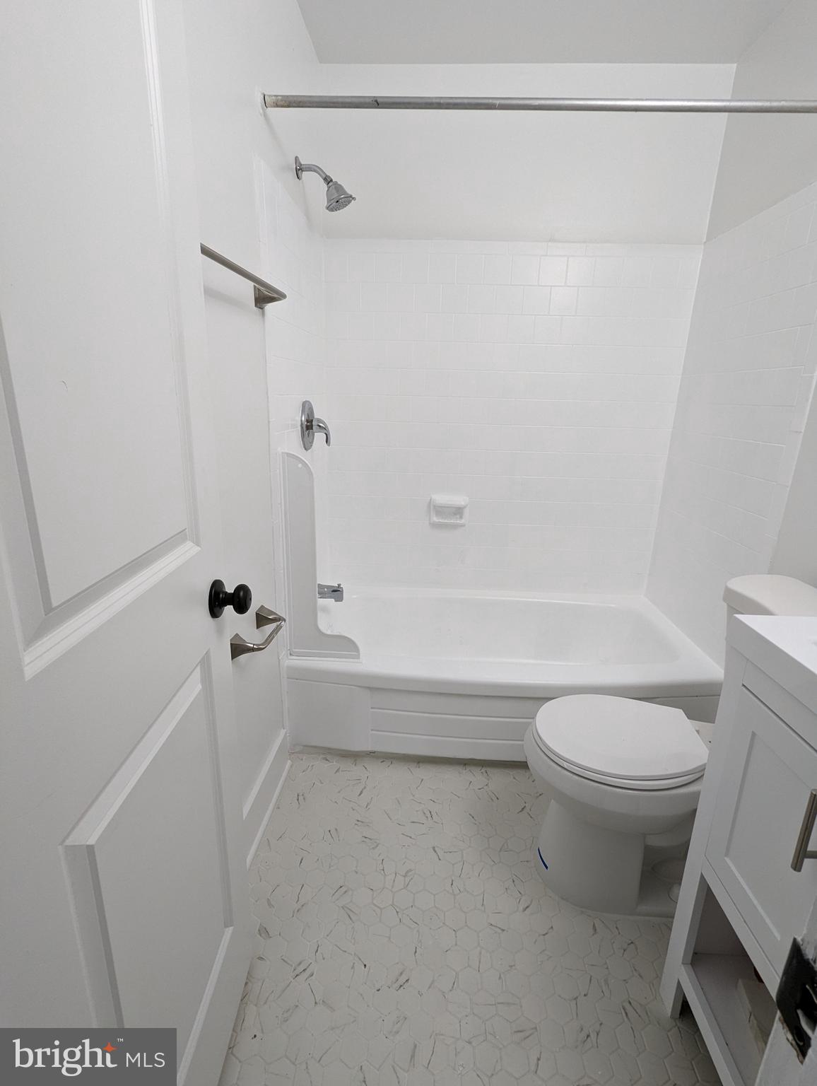 HOLLY HILL CONDOMINIUMS - Residential Lease