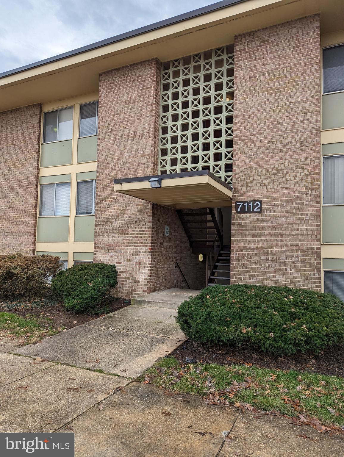 HOLLY HILL CONDOMINIUMS - Residential Lease