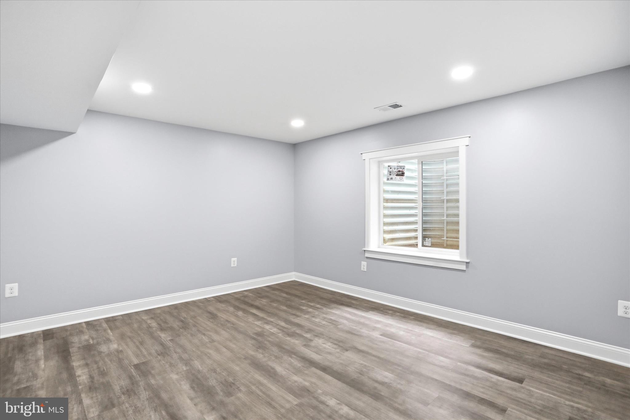 WARREN E CARSON EST - Residential