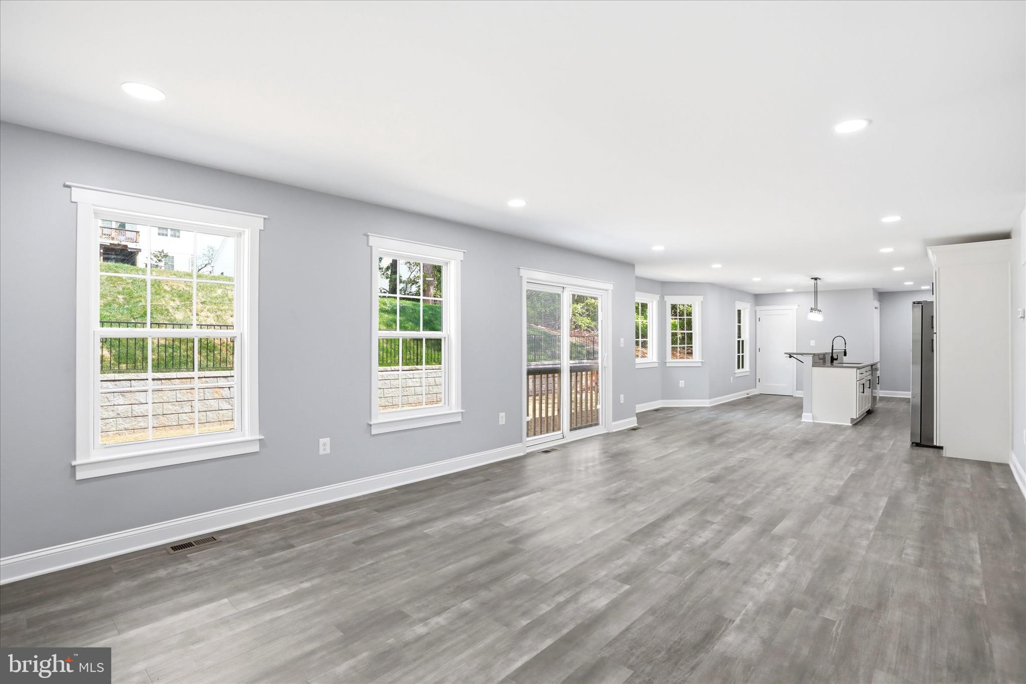 WARREN E CARSON EST - Residential