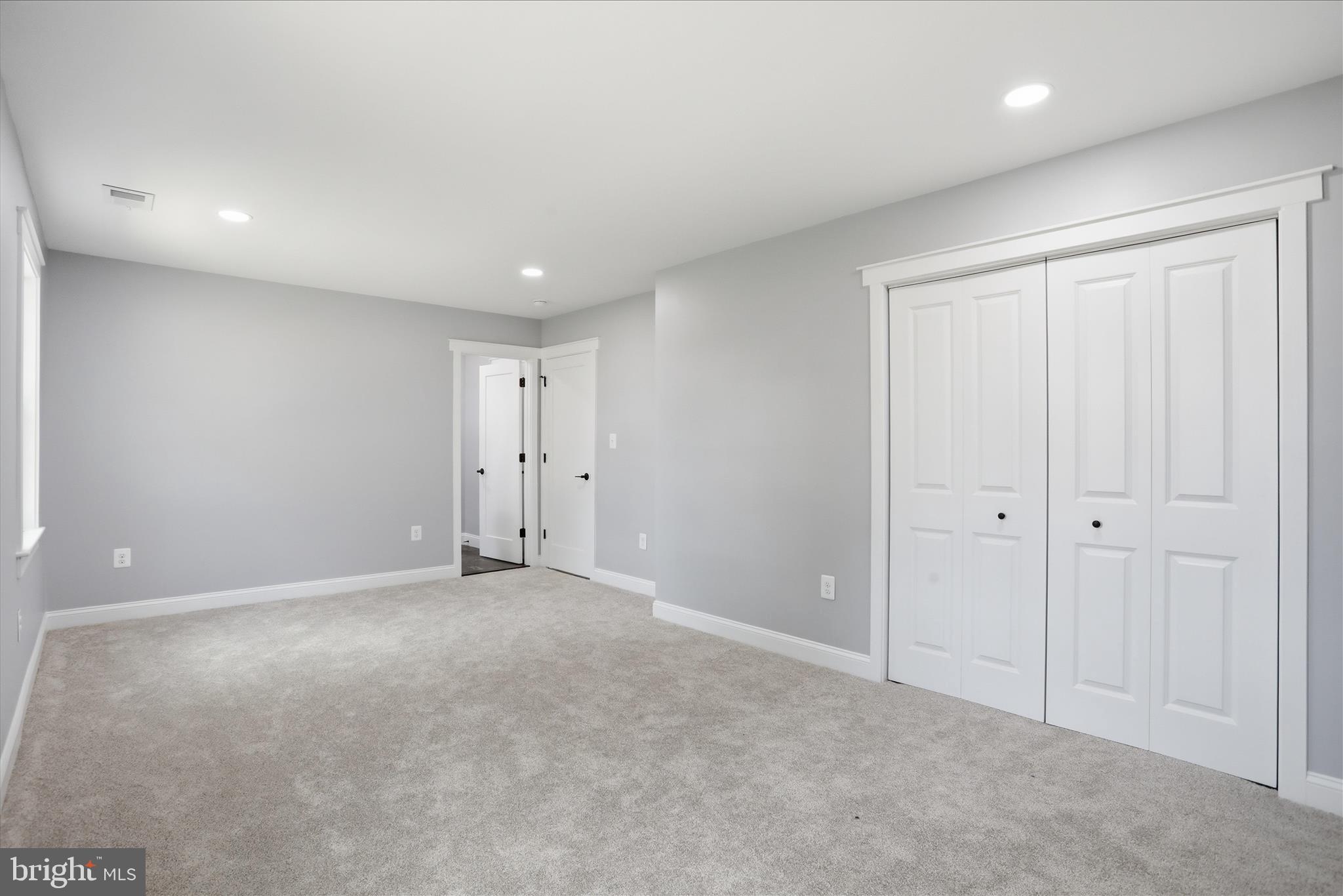 WARREN E CARSON EST - Residential