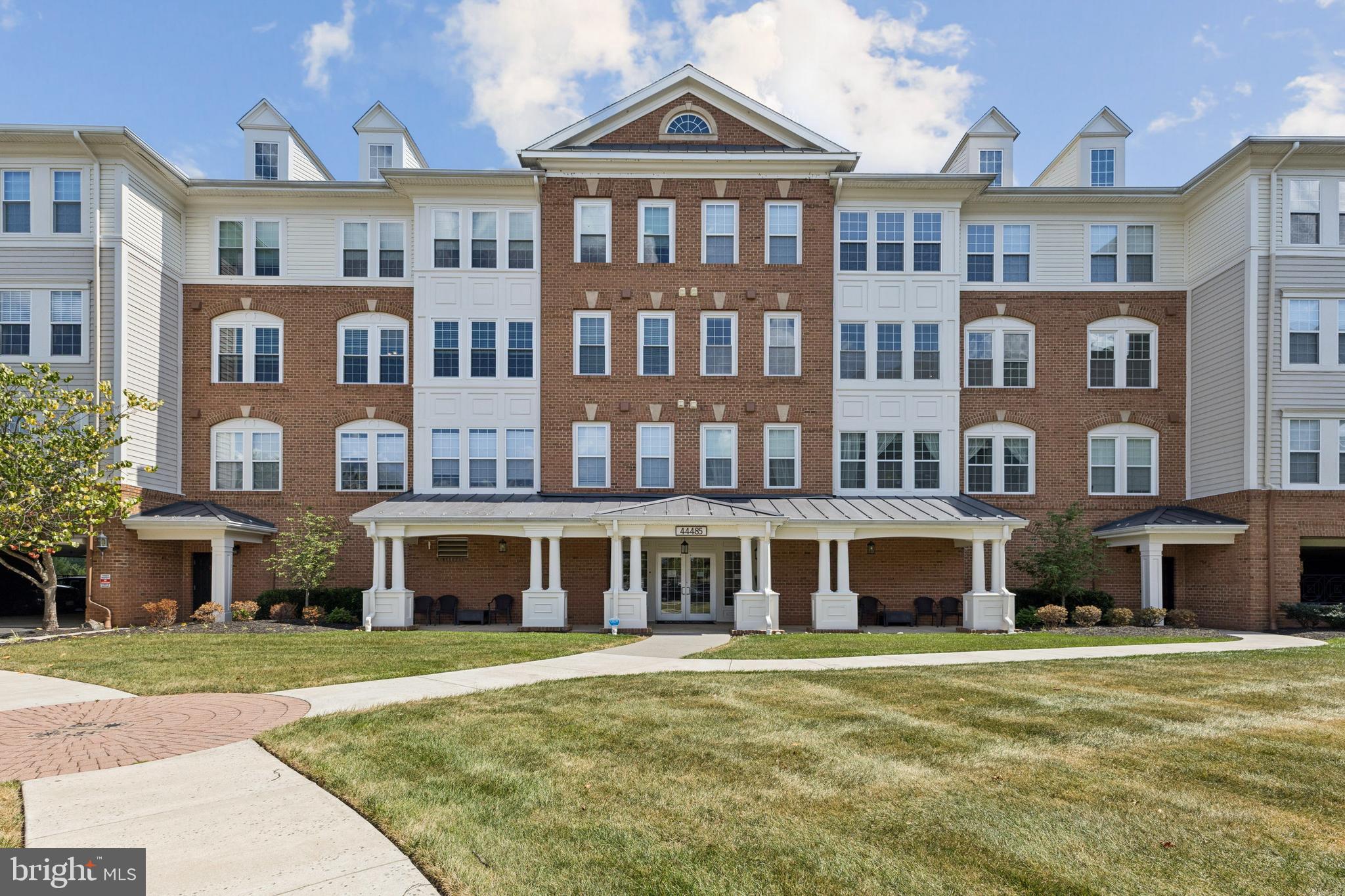 FOUR SEASONS AT ASHBURN VILLAGE - Residential