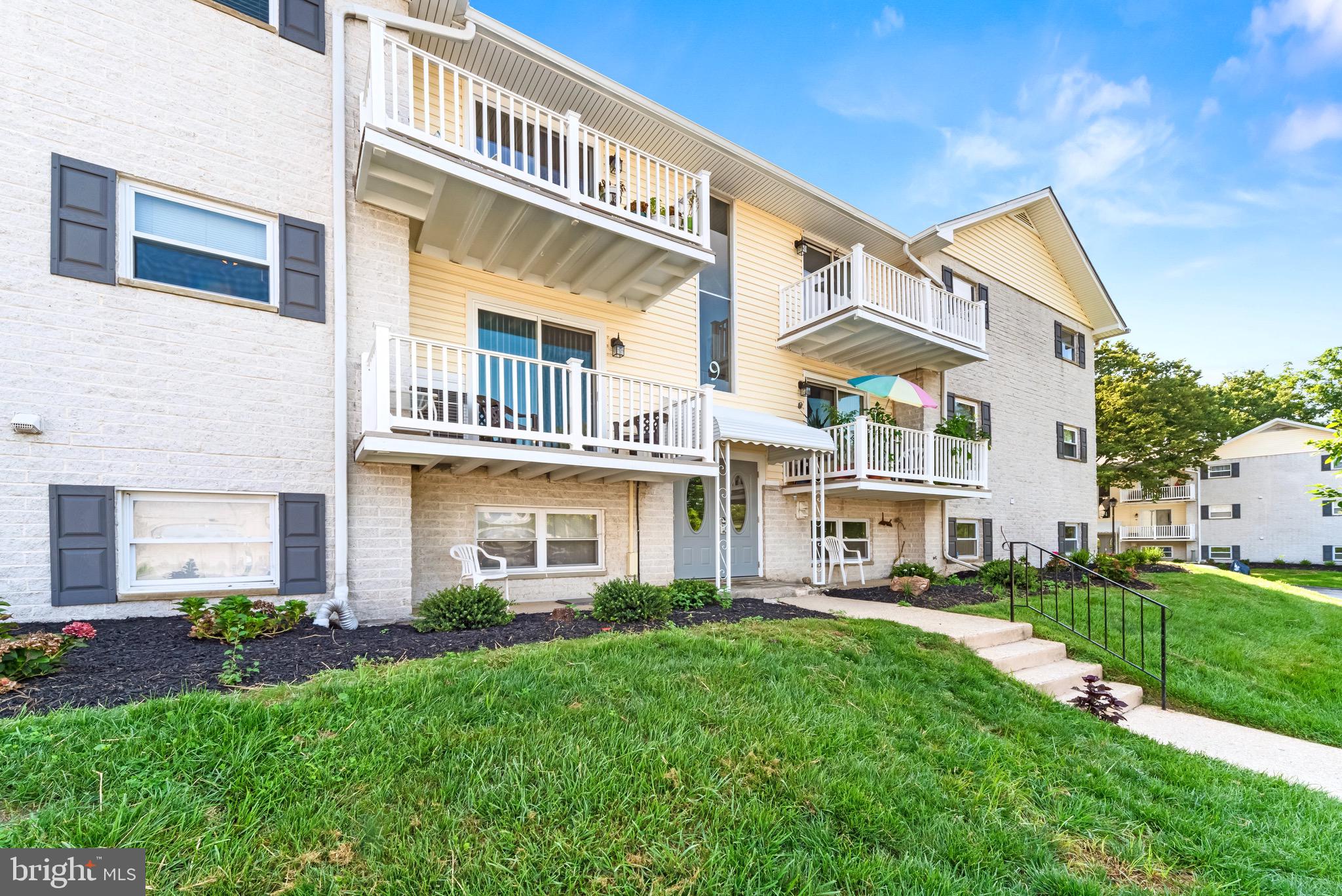 WARREN LODGE CONDOMINIUMS - Residential