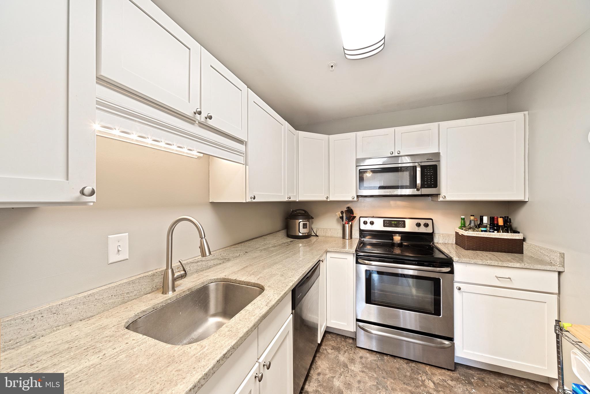 WARREN LODGE CONDOMINIUMS - Residential