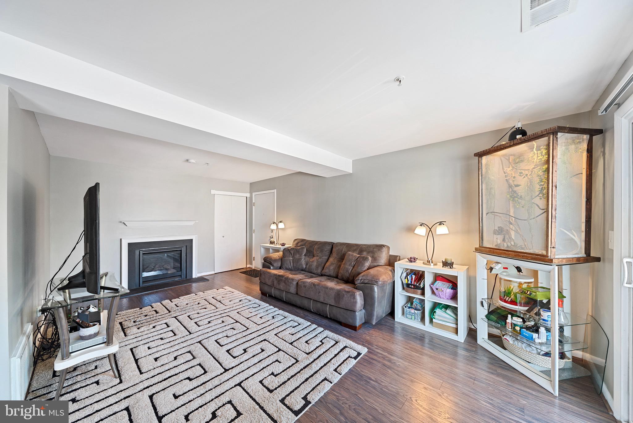 WARREN LODGE CONDOMINIUMS - Residential