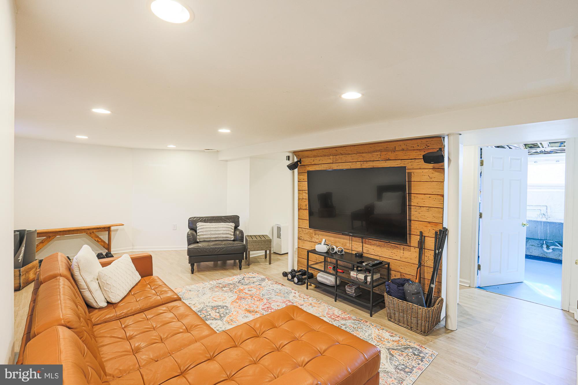 LAKE EVESHAM - Residential