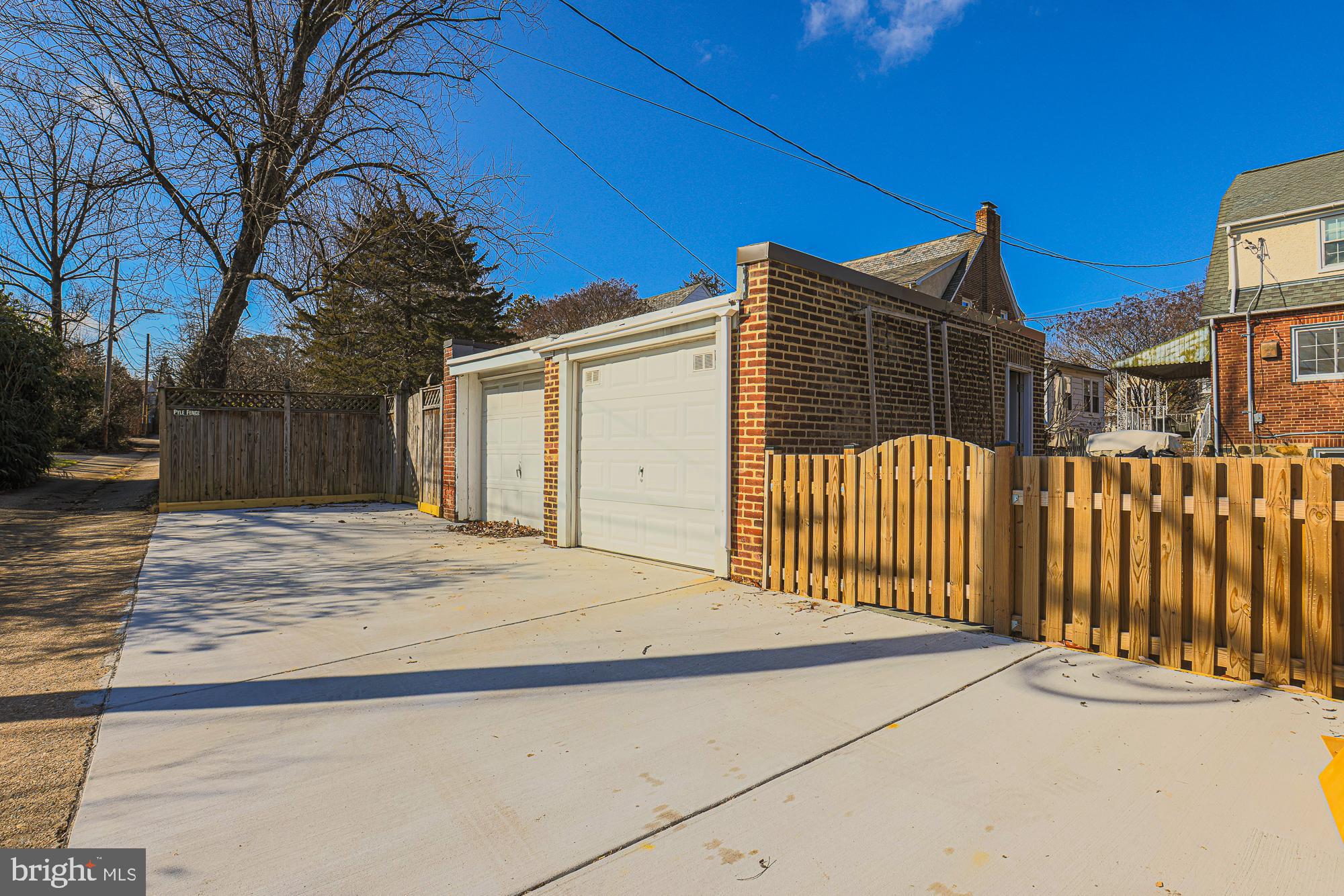 LAKE EVESHAM - Residential