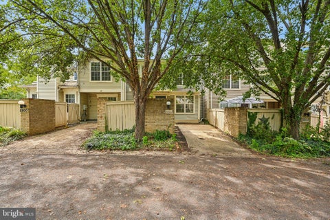Townhouse For Sale - 8802 Sturbridge Place<br/> GAITHERSBURG, MD 20886