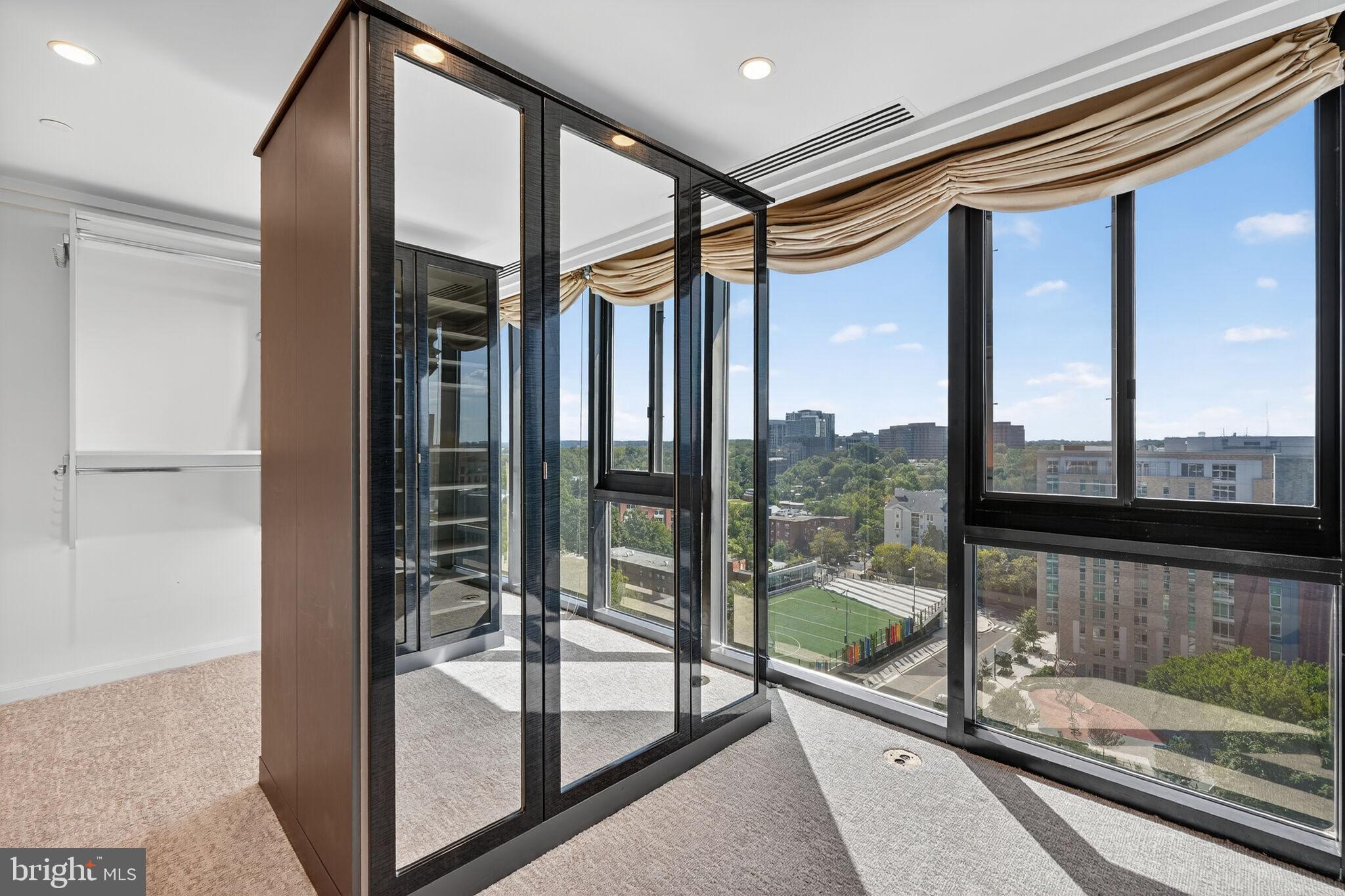 ROSSLYN - Residential