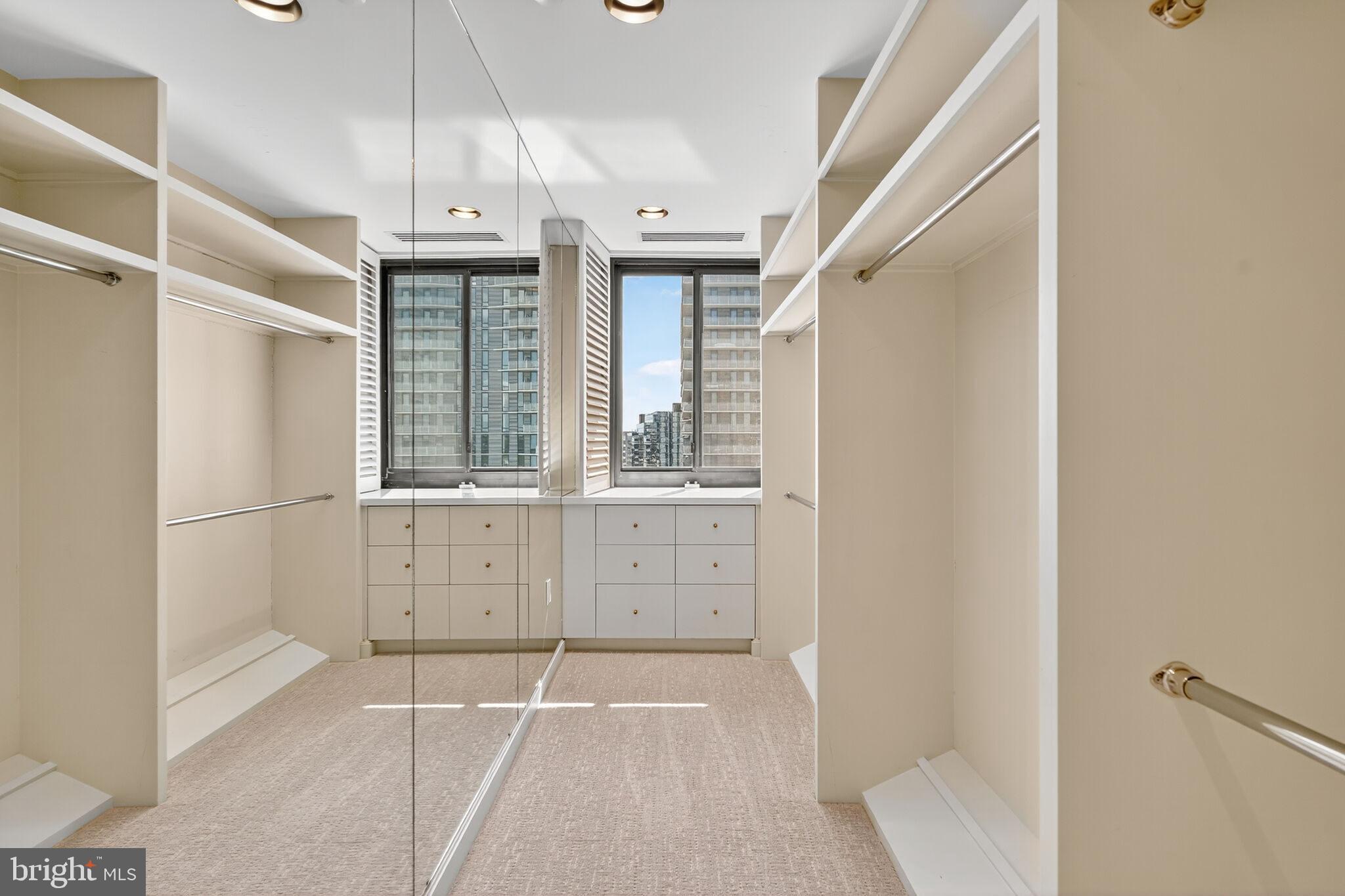 ROSSLYN - Residential