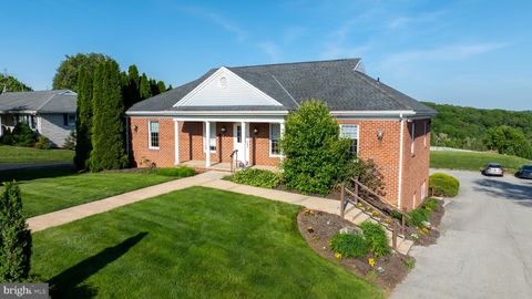 Photo of 735 S Pleasant Avenue, DALLASTOWN, PA 17313 (MLS # PAYK2091088)