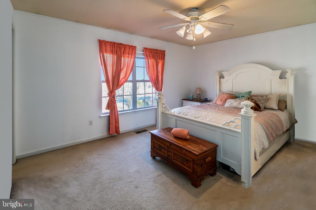 PRESIDENTIAL LAKES - Residential