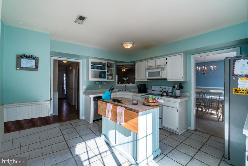 PRESIDENTIAL LAKES - Residential