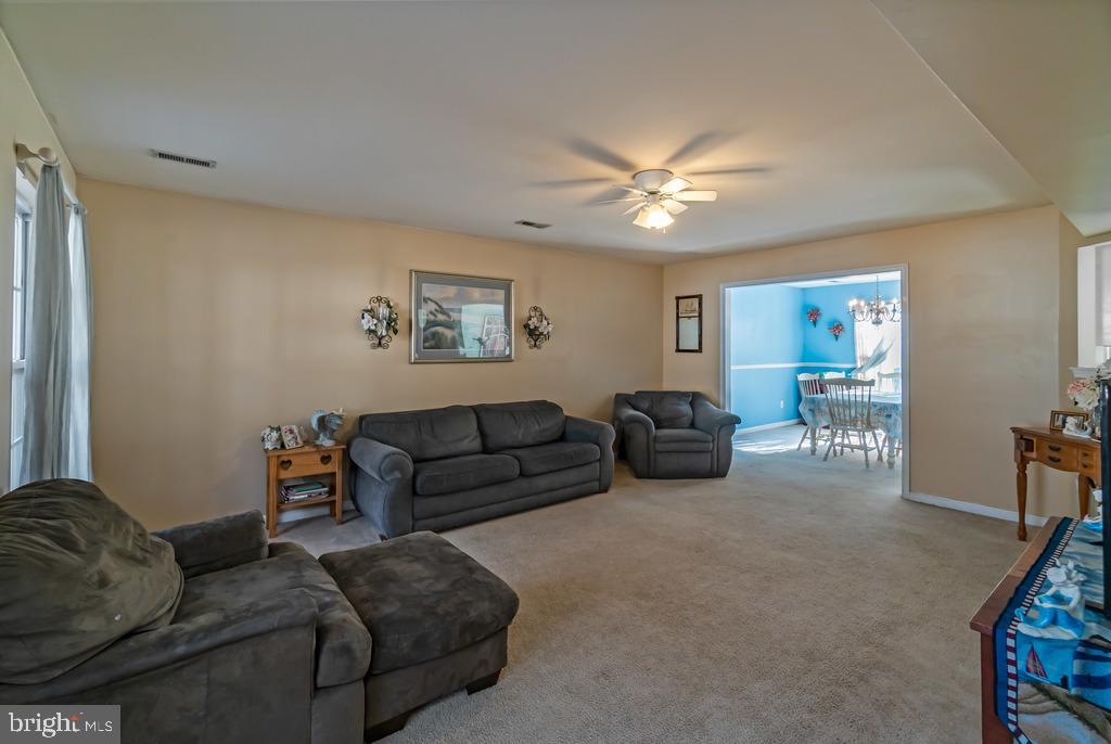 PRESIDENTIAL LAKES - Residential