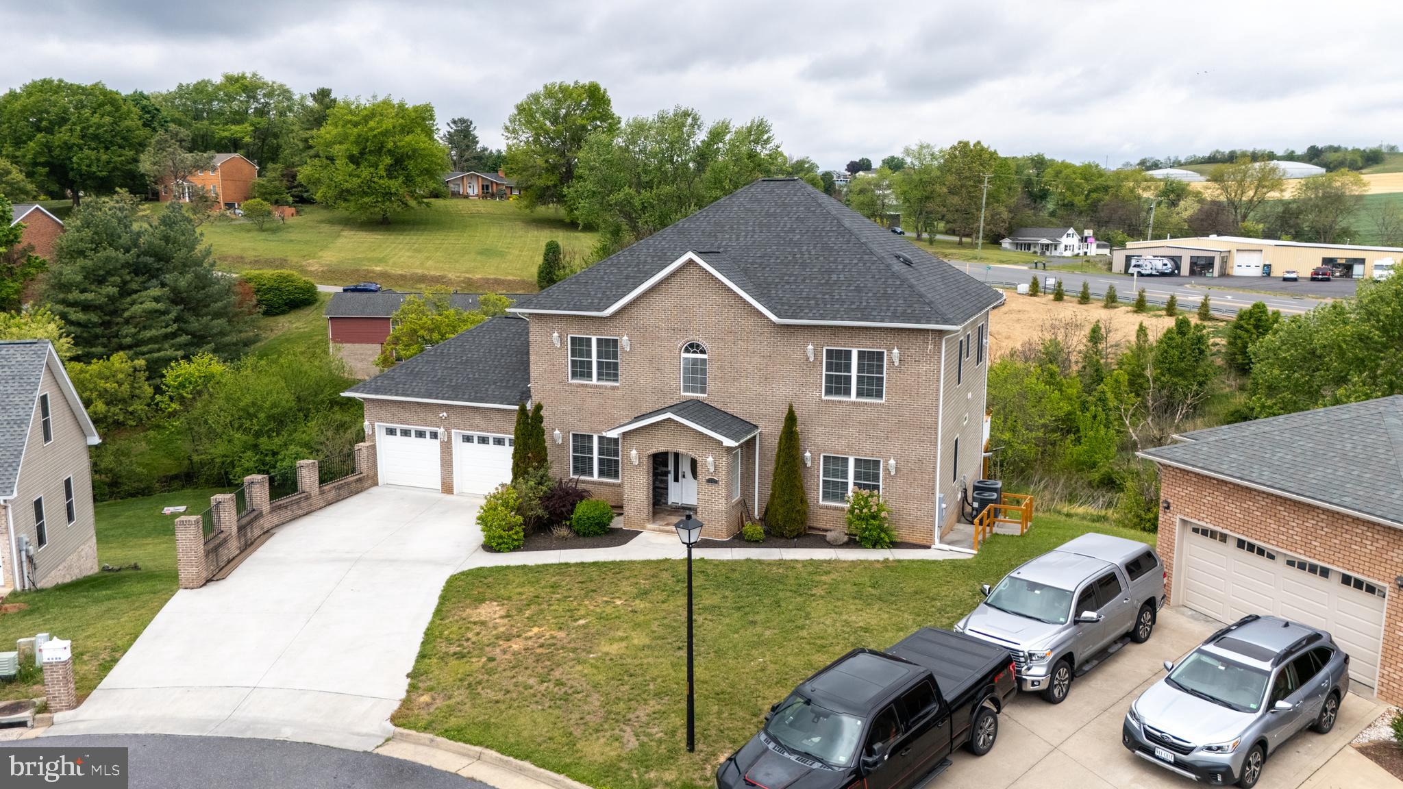 HAMPSHIRE ESTATES - Residential