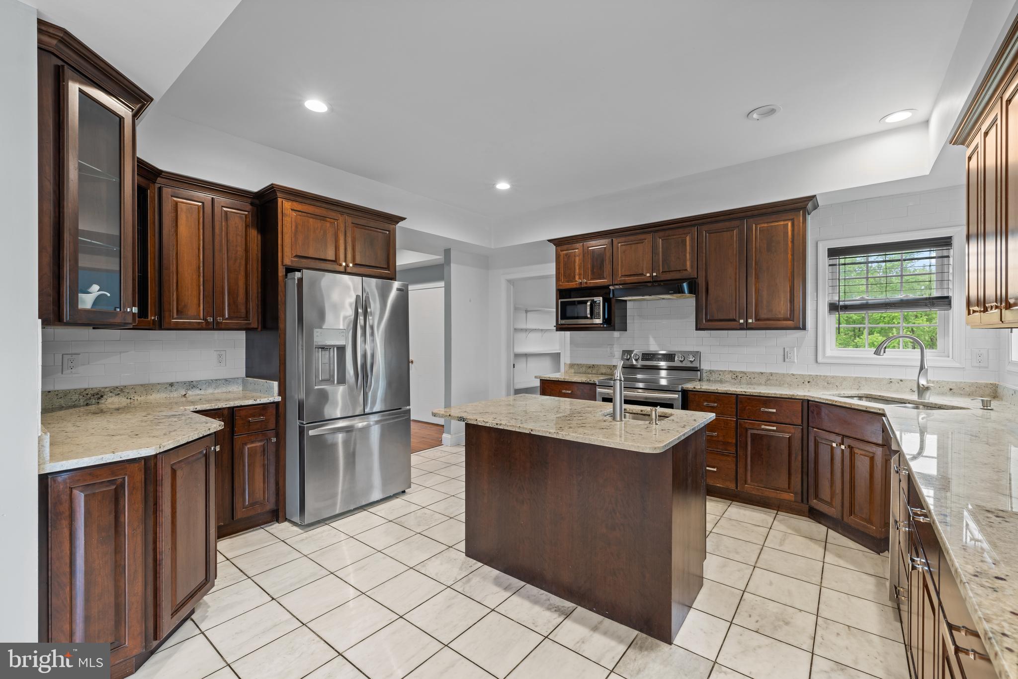 HAMPSHIRE ESTATES - Residential