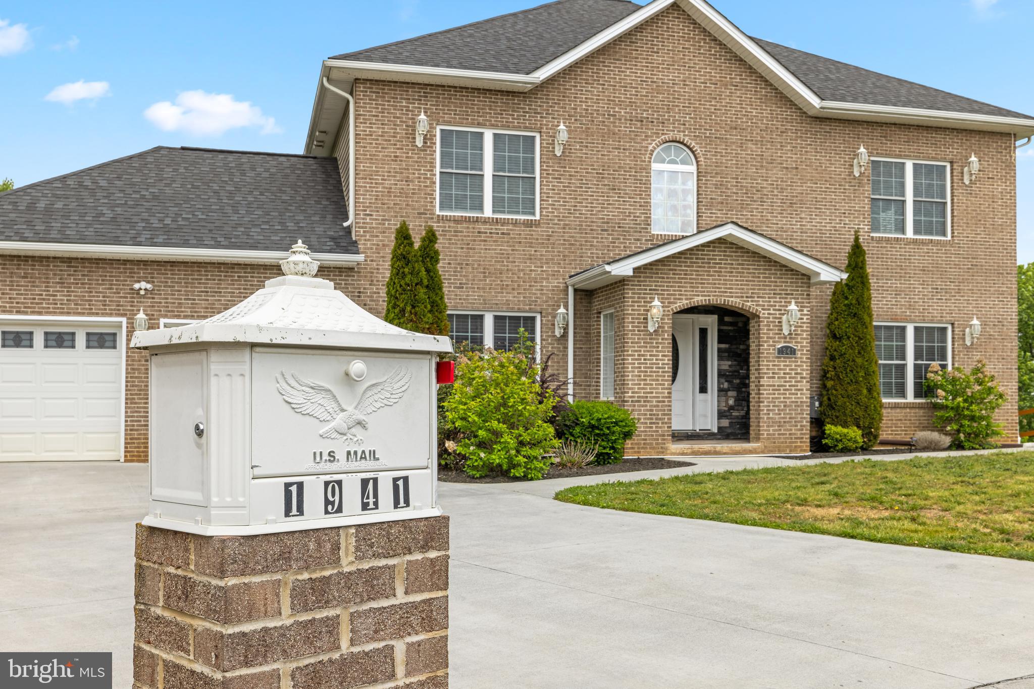 HAMPSHIRE ESTATES - Residential