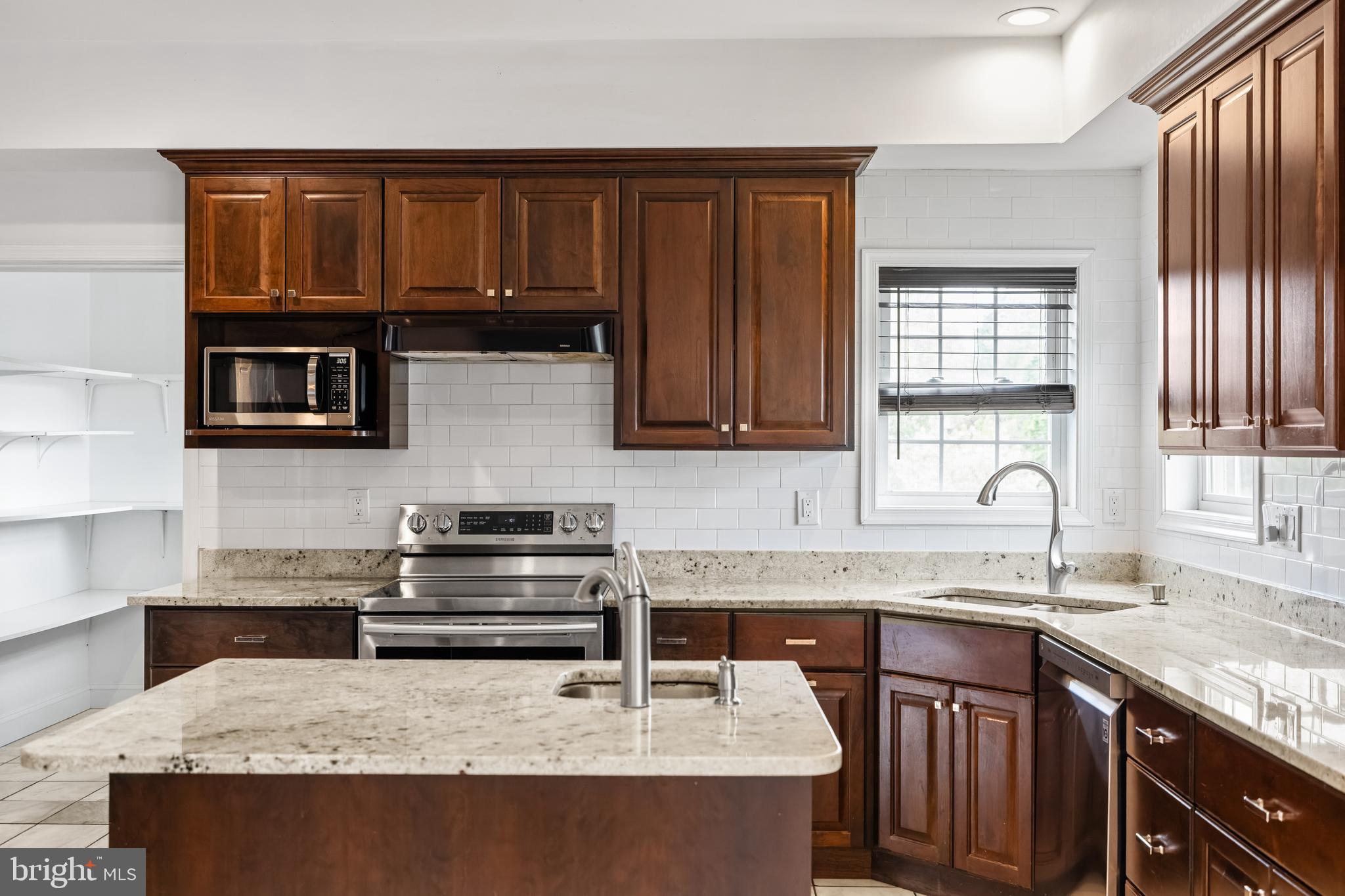 HAMPSHIRE ESTATES - Residential