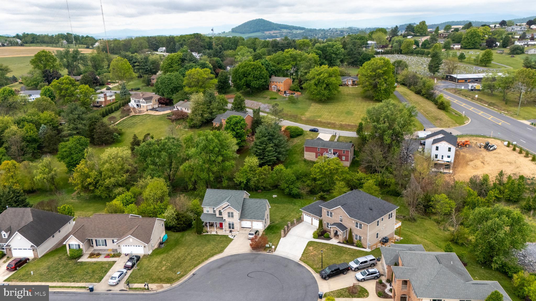 HAMPSHIRE ESTATES - Residential