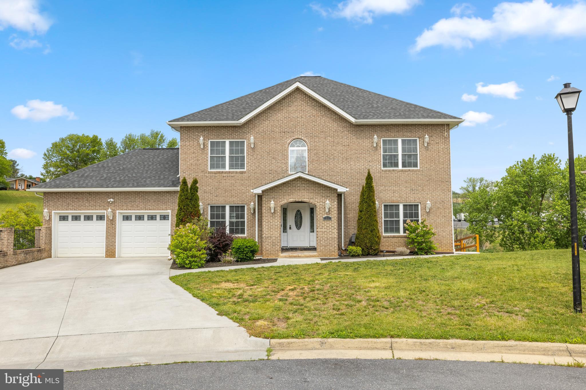 HAMPSHIRE ESTATES - Residential