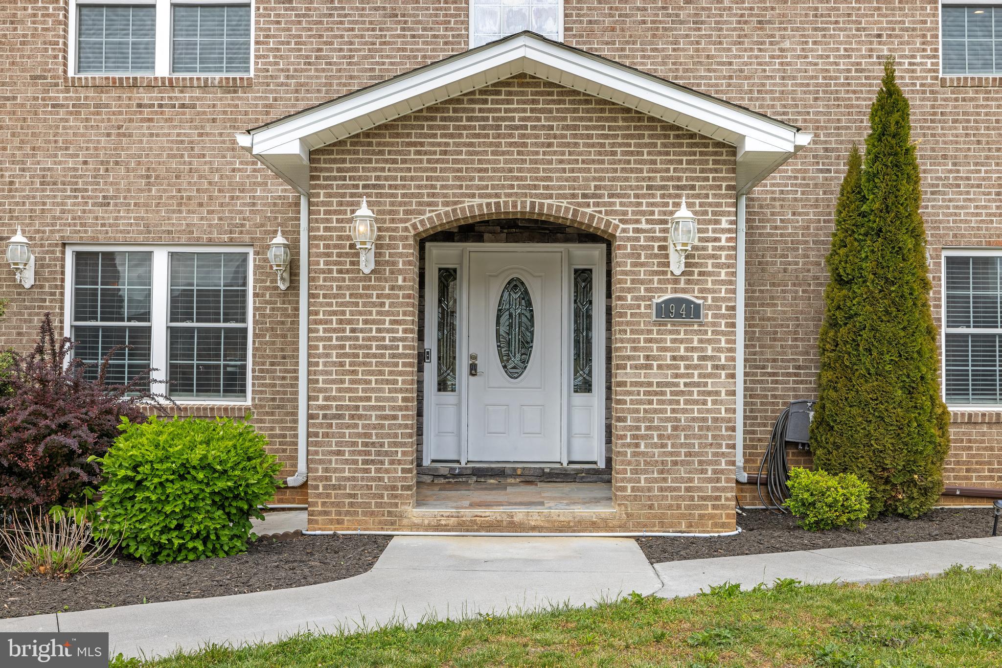 HAMPSHIRE ESTATES - Residential