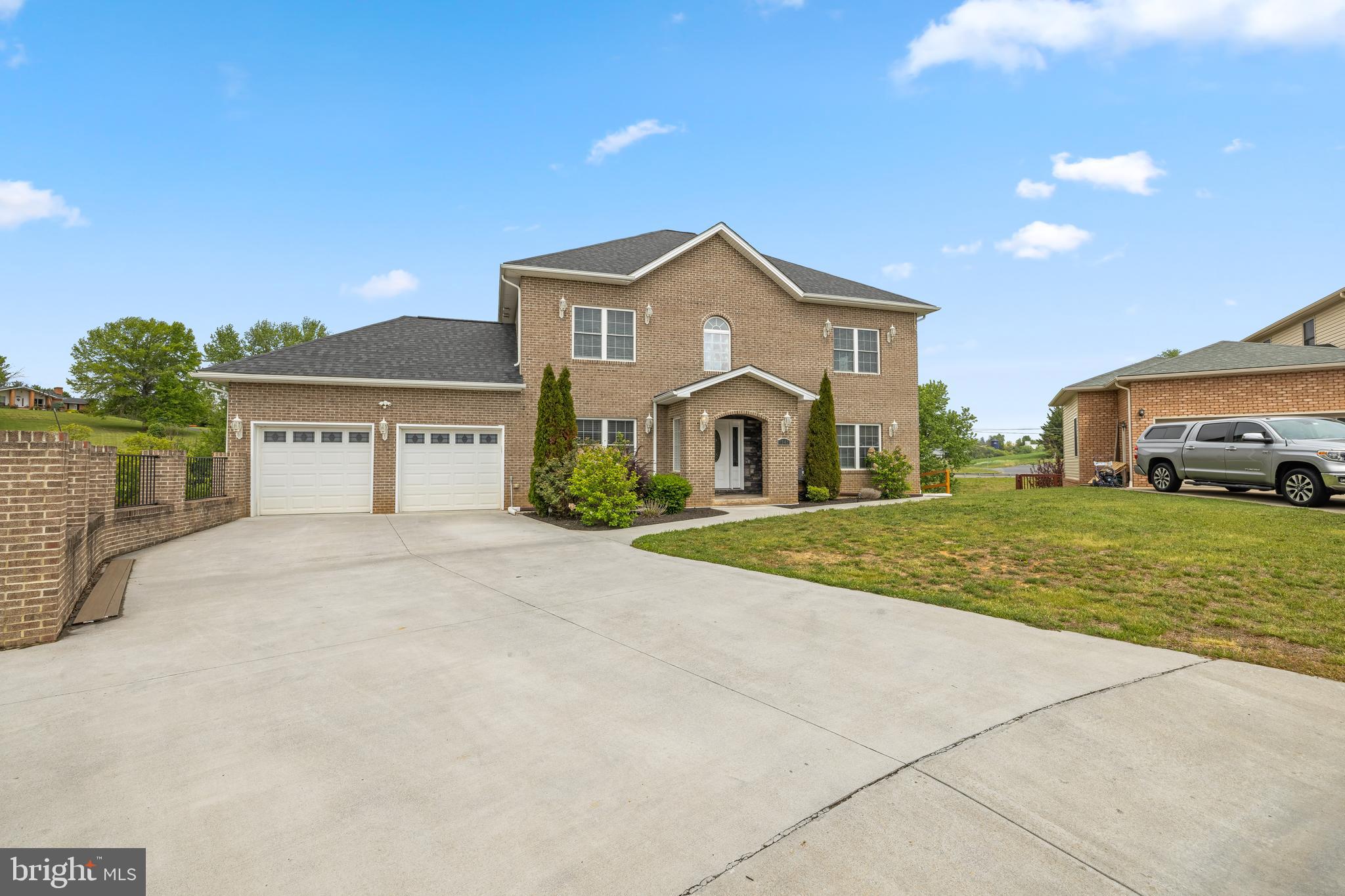 HAMPSHIRE ESTATES - Residential