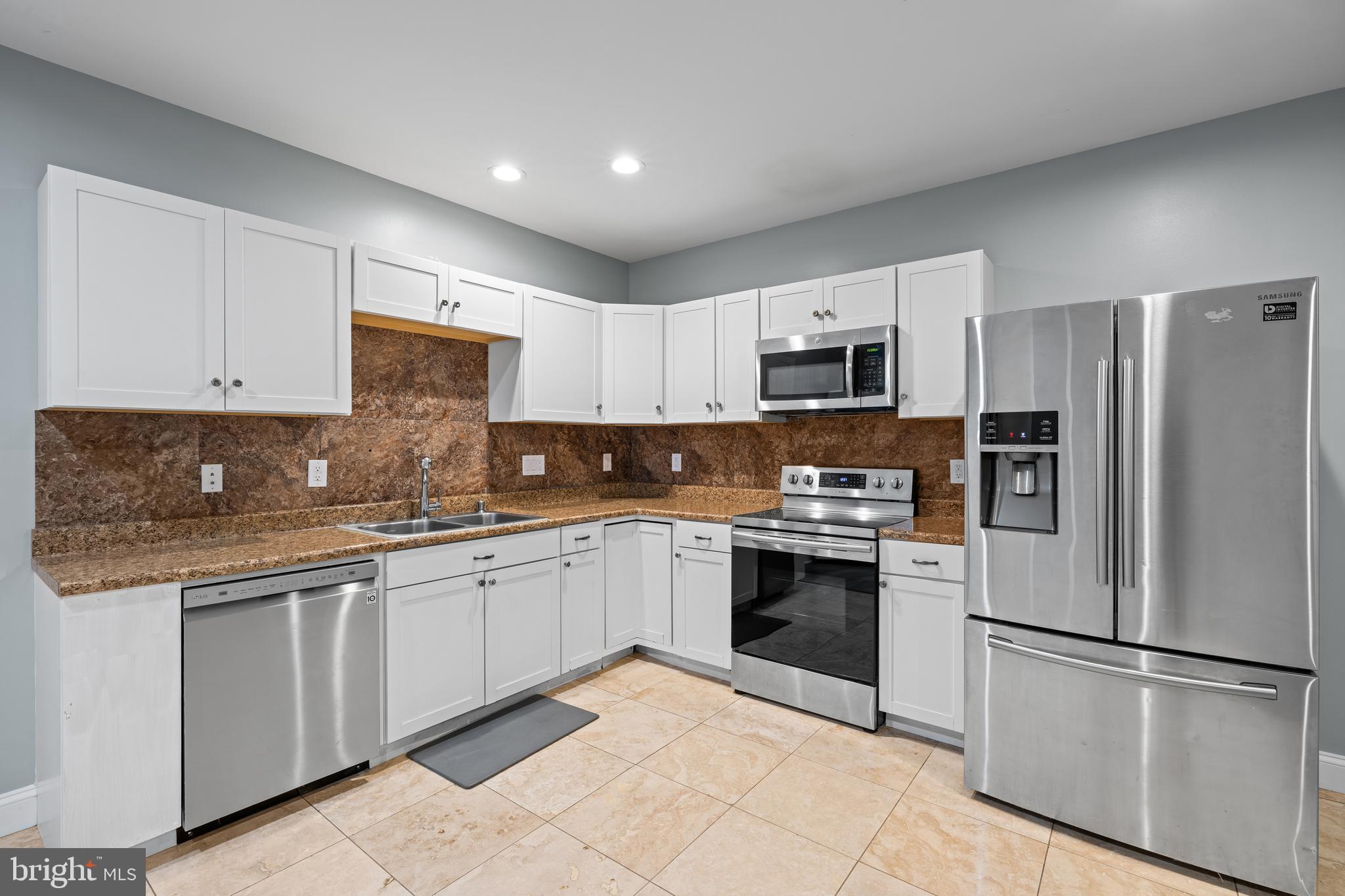 HAMPSHIRE ESTATES - Residential