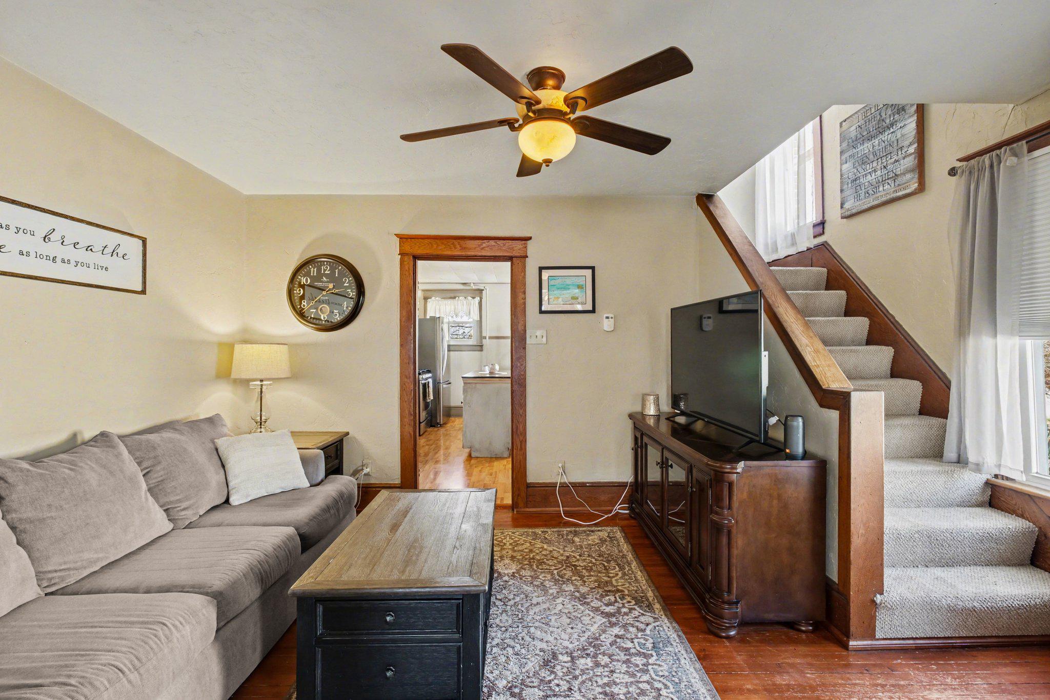 322 S PLEASANT AVENUE