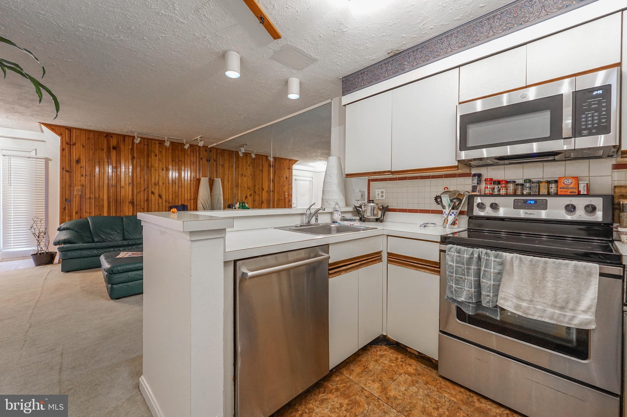 QUEENS LANDING - Residential