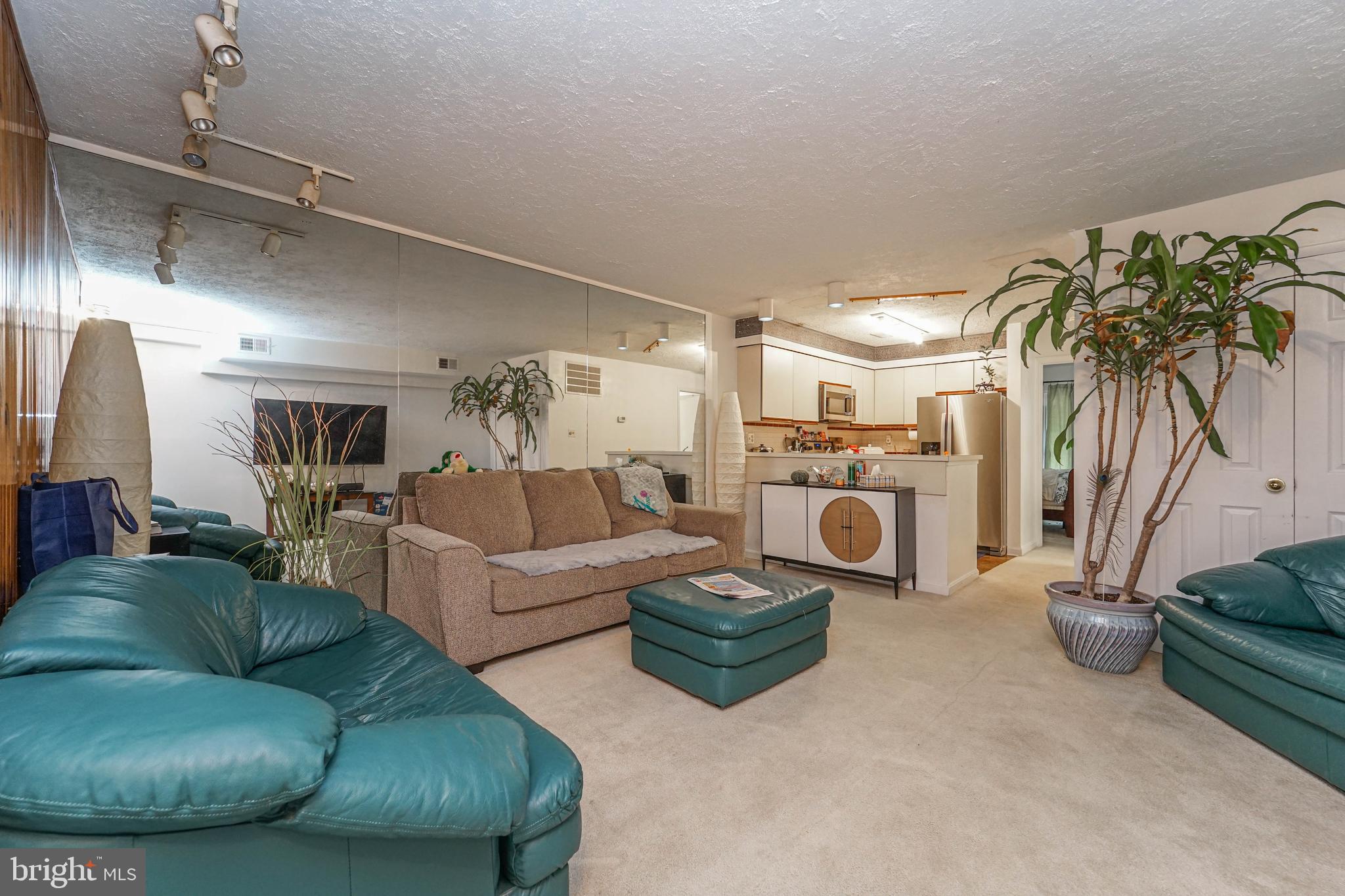 QUEENS LANDING - Residential