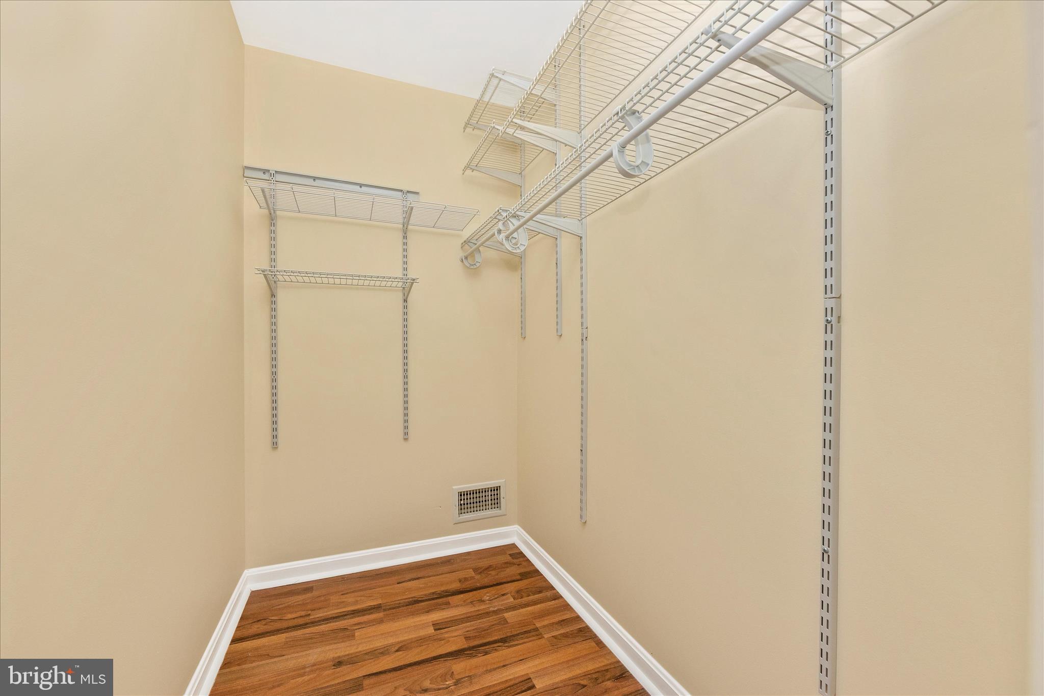 CLOVERLEAF CENTER - Residential