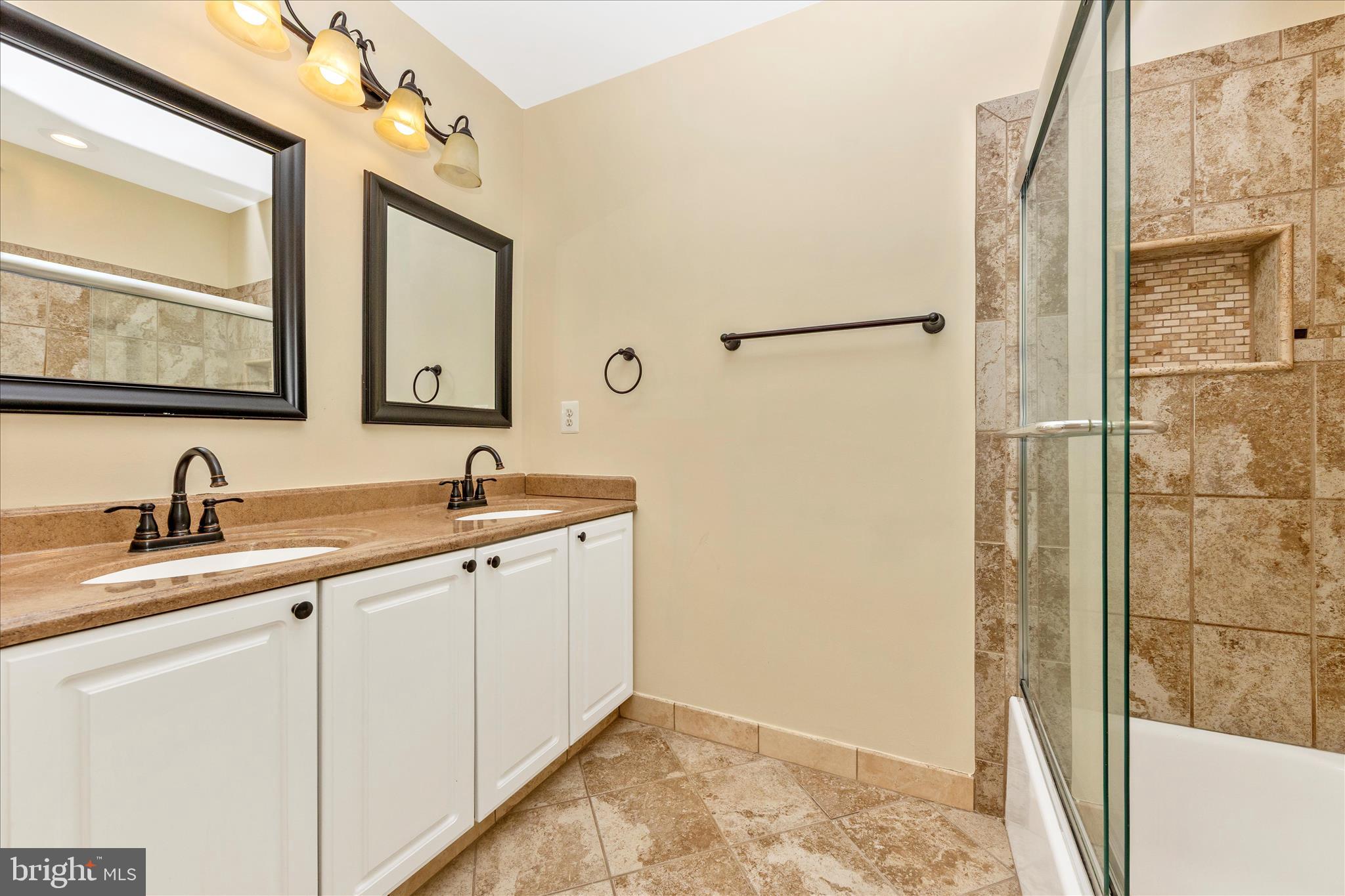 CLOVERLEAF CENTER - Residential