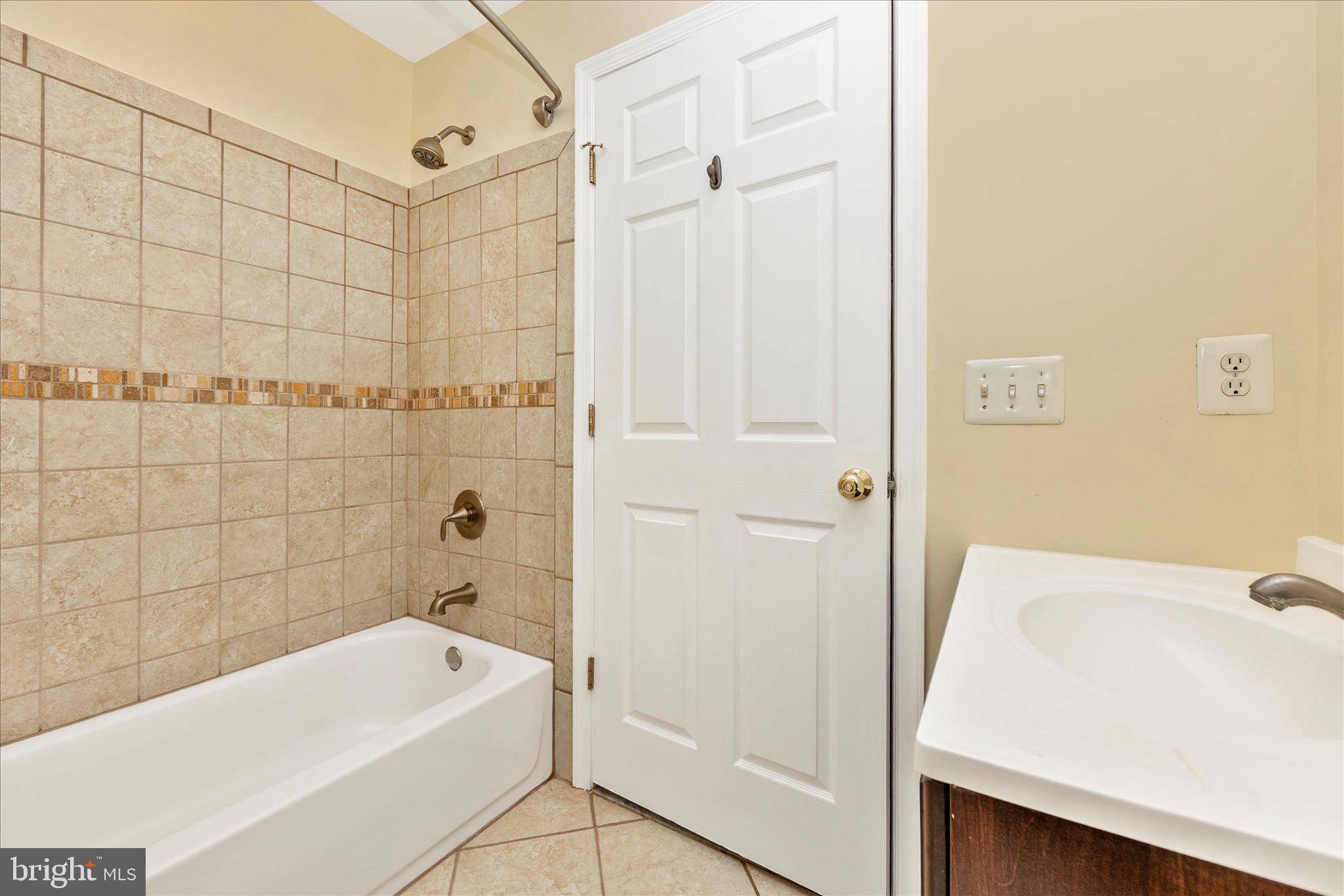 CLOVERLEAF CENTER - Residential