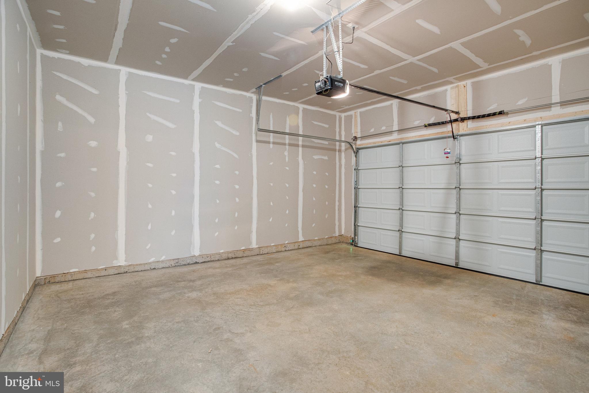 ROUND HILL MEADOWS - Residential