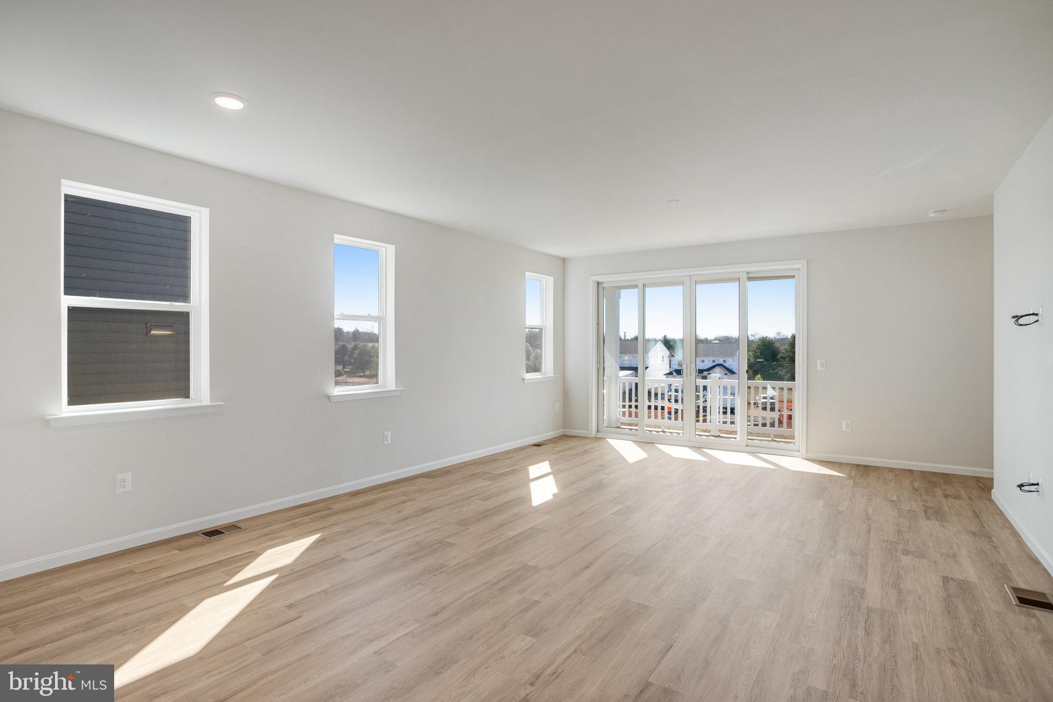 ROUND HILL MEADOWS - Residential