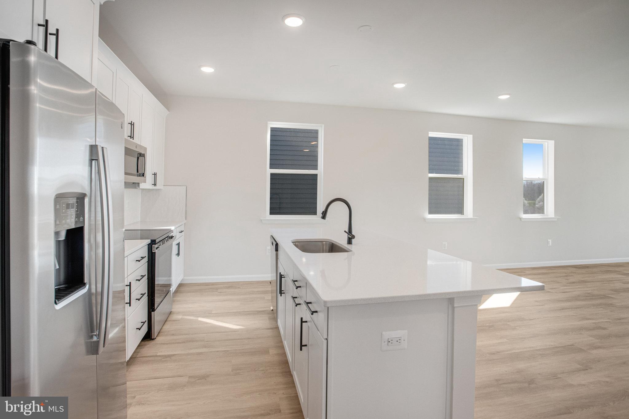 ROUND HILL MEADOWS - Residential