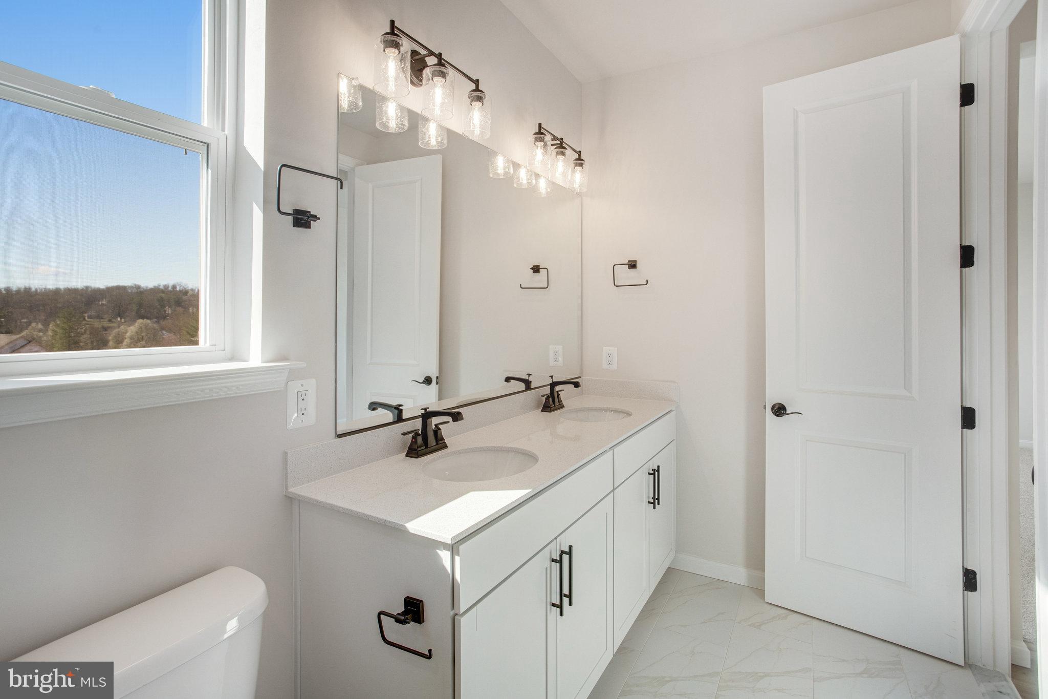 ROUND HILL MEADOWS - Residential