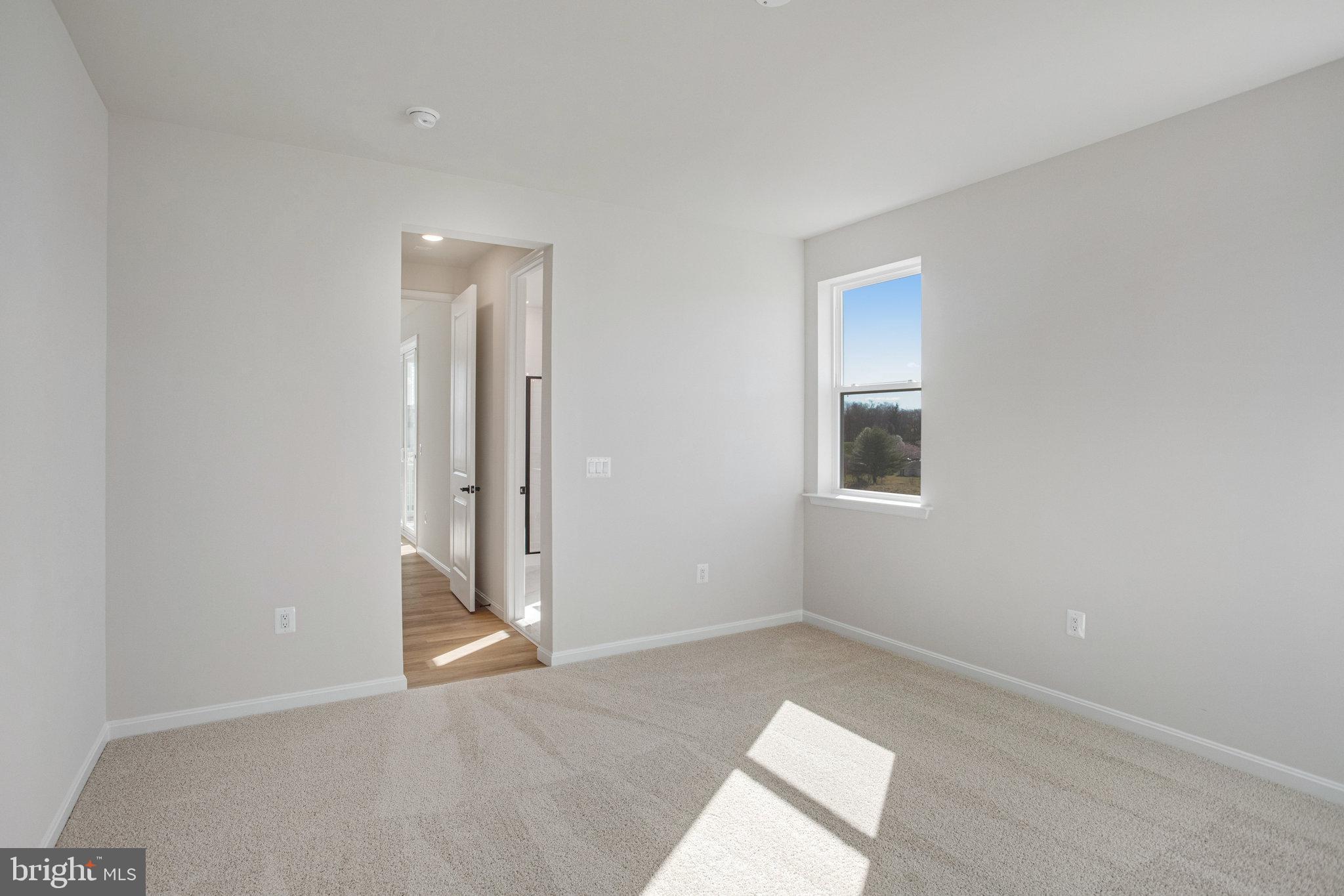 ROUND HILL MEADOWS - Residential