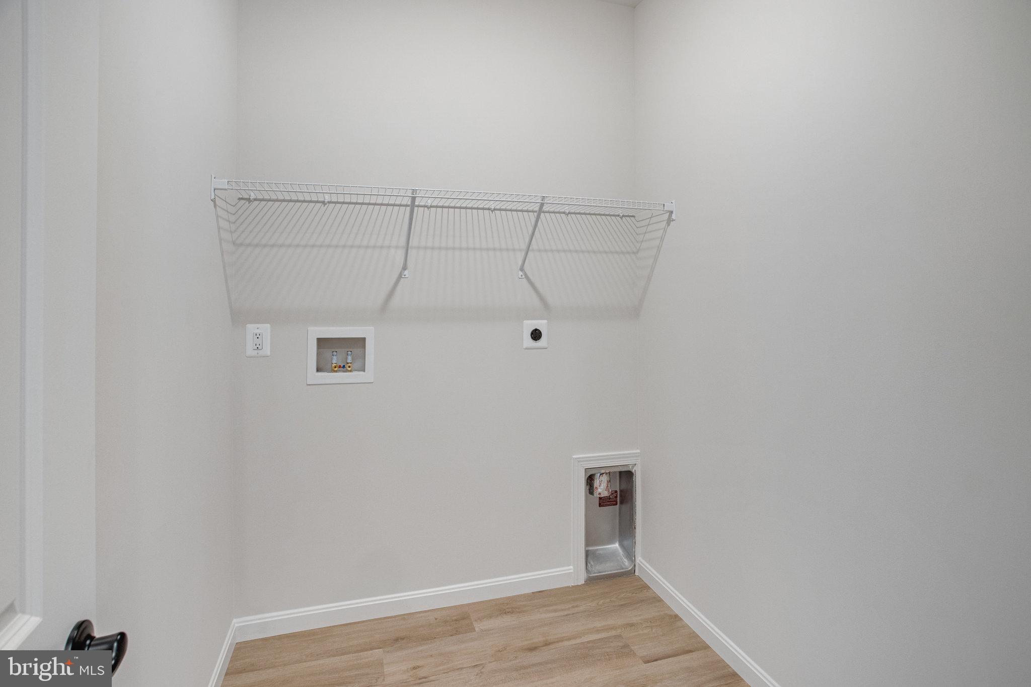 ROUND HILL MEADOWS - Residential