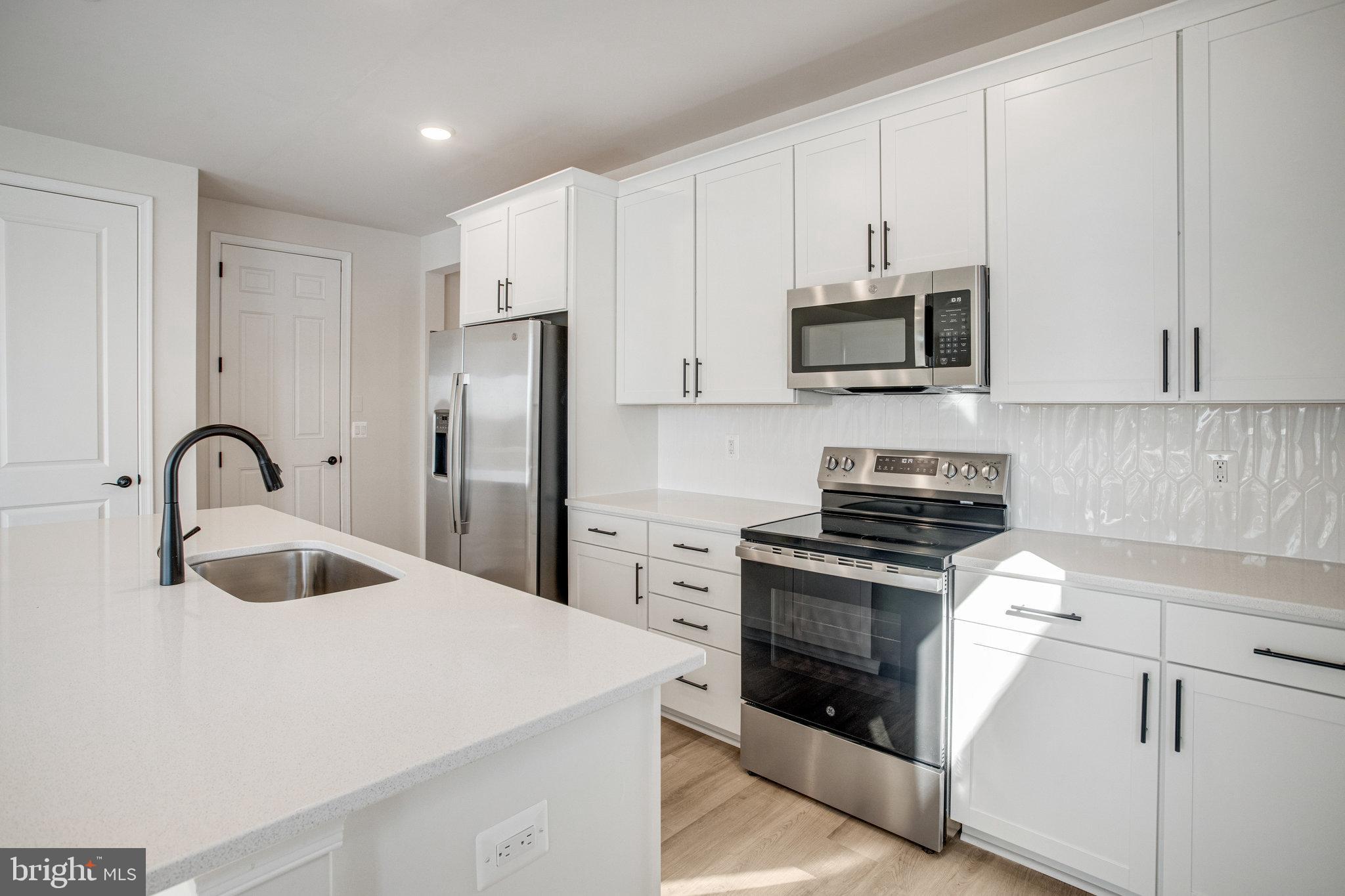 ROUND HILL MEADOWS - Residential