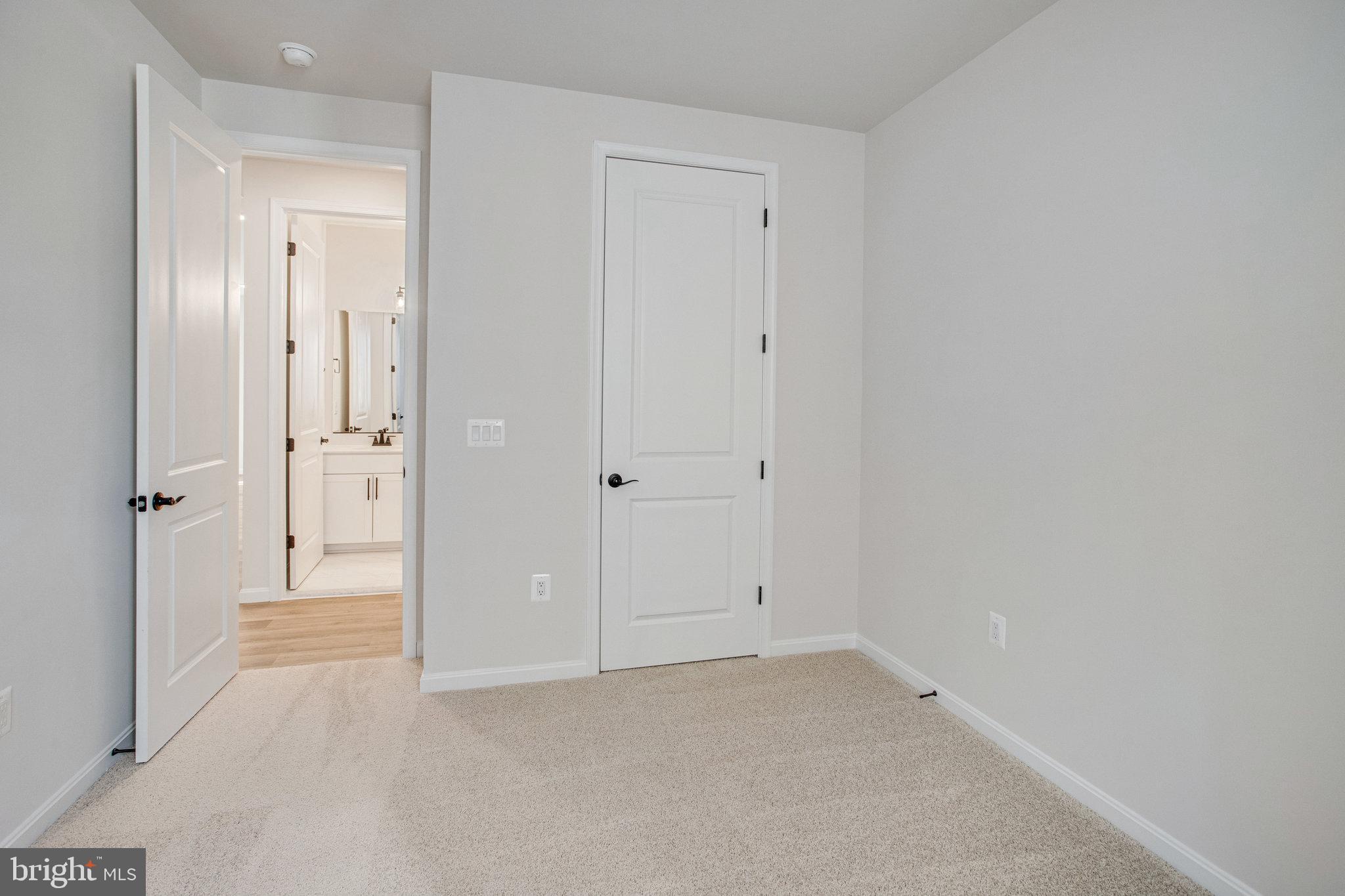 ROUND HILL MEADOWS - Residential